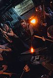Teamarbeit beim gemeinsamen draufhauen