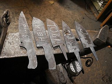 Damastmesser Rohlinge vor dem Weichglühen